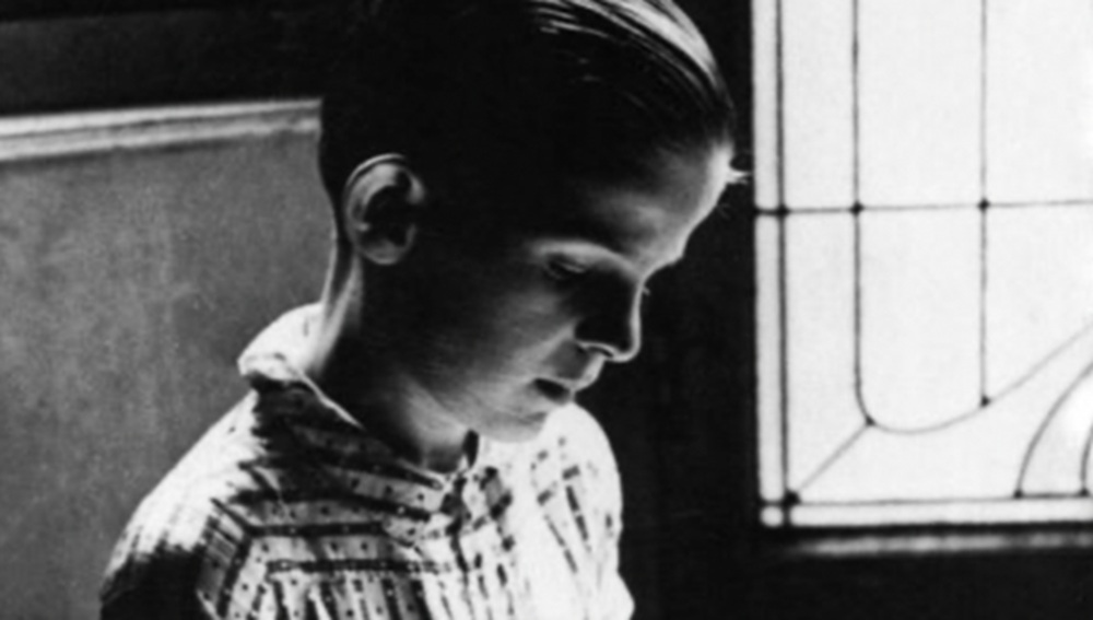 FOTO 2 Vitro Nasu, Portrait of François Truffaut by Duane Michals + Other Odd Photos